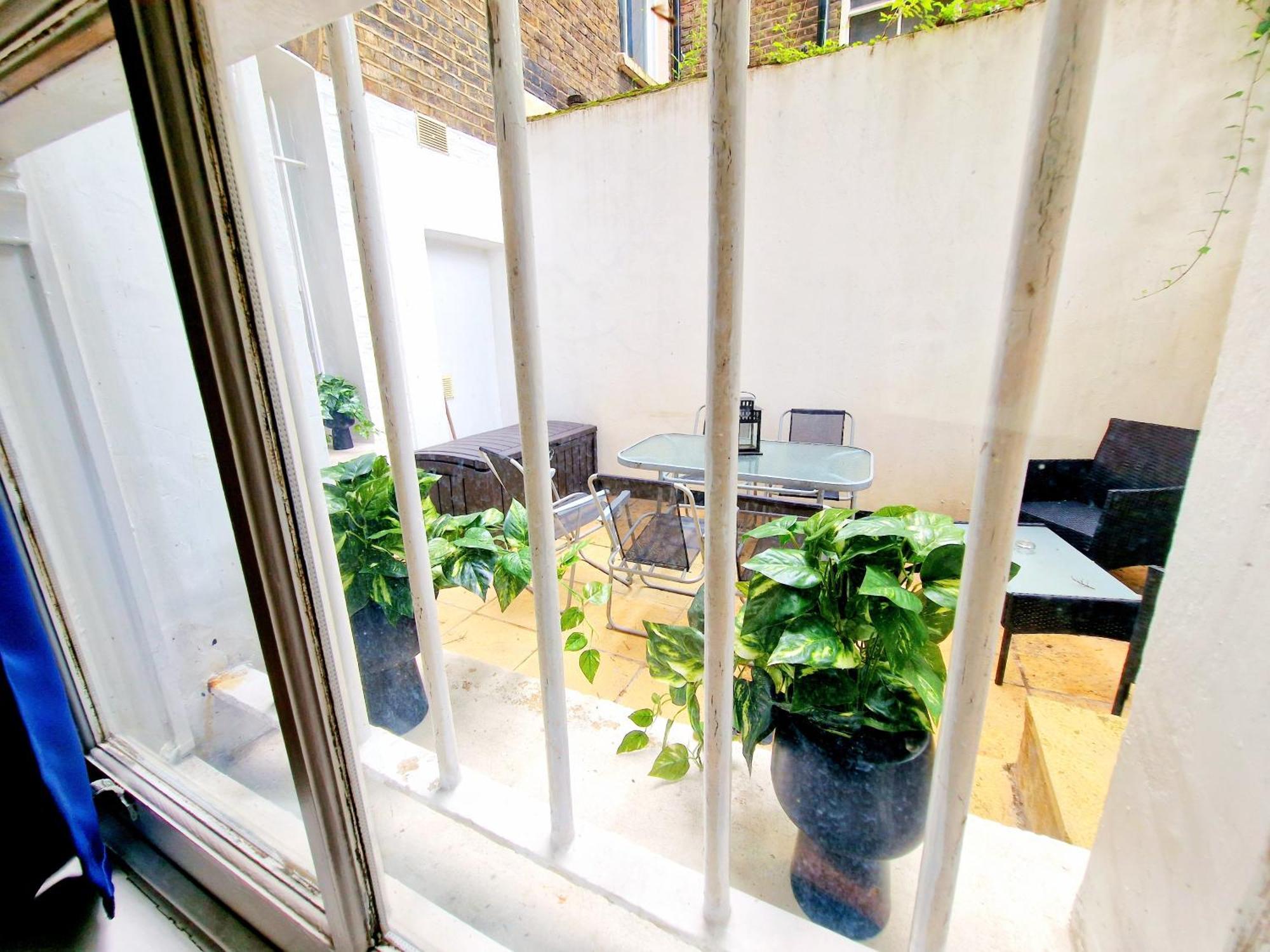 Spacious & Cosy 2 Bedroom Home Plus 2 Sofa-Beds With Private Entrance And Back Patio, 3 Min Walk To Earl'S Court Station Лондон Экстерьер фото