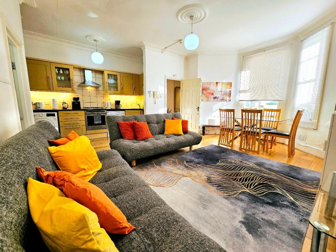 Spacious & Cosy 2 Bedroom Home Plus 2 Sofa-Beds With Private Entrance And Back Patio, 3 Min Walk To Earl'S Court Station Лондон Экстерьер фото