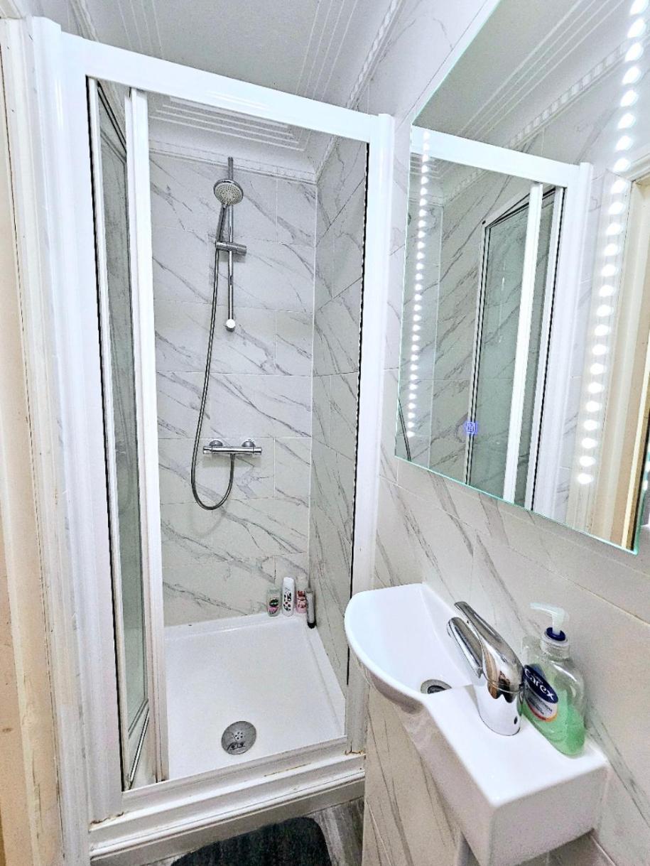 Spacious & Cosy 2 Bedroom Home Plus 2 Sofa-Beds With Private Entrance And Back Patio, 3 Min Walk To Earl'S Court Station Лондон Экстерьер фото