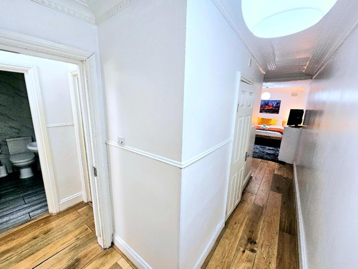 Spacious & Cosy 2 Bedroom Home Plus 2 Sofa-Beds With Private Entrance And Back Patio, 3 Min Walk To Earl'S Court Station Лондон Экстерьер фото
