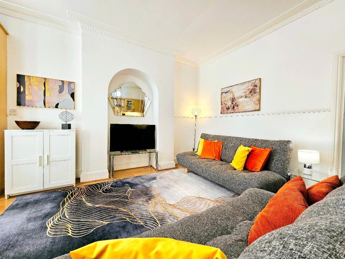 Spacious & Cosy 2 Bedroom Home Plus 2 Sofa-Beds With Private Entrance And Back Patio, 3 Min Walk To Earl'S Court Station Лондон Экстерьер фото